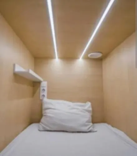 Victoria's Capsule Bed カプセルホテル *